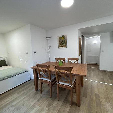 Stromoradni 17 Apartment Breclav ภายนอก รูปภาพ